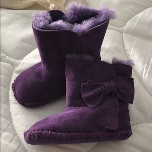 Never worn UGG girls boots size 2/3 purple suede